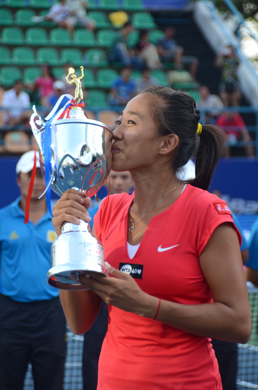 ��˧ն��Ů���ھ������ǽ�������ΰ ��