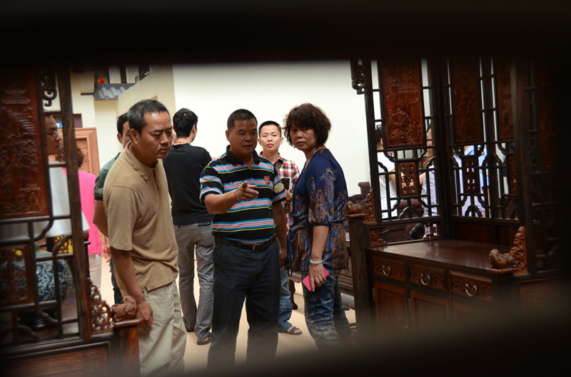 ���ͼҾߵ��ο͡�