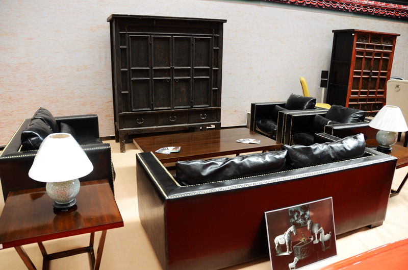 �����߻��Ҿ��ԡ������Ž��ڻ��ͨ��Ϊ���������ʱ��ʵ�úʹ�ͳԪ����һ����������ʽ�Ҿ��Ļ���Ʒ�Ĵ�����ͼΪ�ִ�Ƥɳ��������200����ʷ�ĹŴ��¹�����ϣ���ʽ�¹��ѱ���������õ��ӻ��Ļ�����