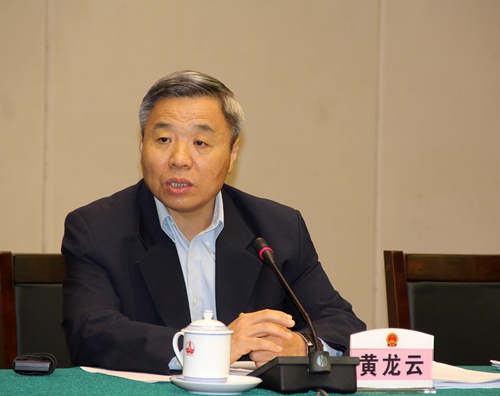 广东省人大常委会主任黄龙云在评估会上作重要讲话 刘卫东 摄