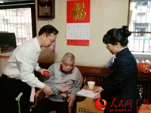 梅州建行上门服务特殊客户 积极传送正能量