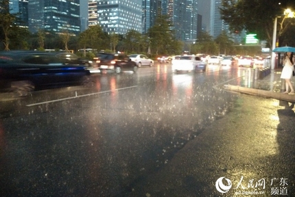 广东今年迟迟开汛 持续强降雨致多地涝情