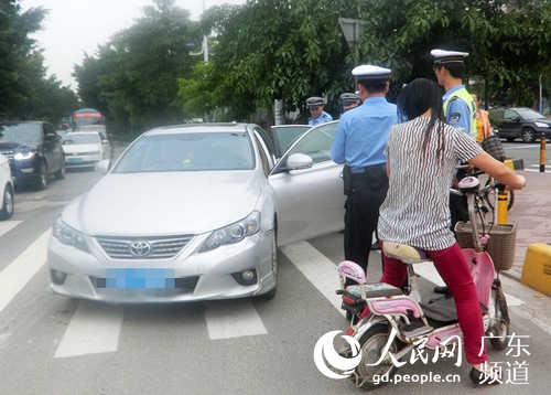 广州一男子携毒驾车载2岁半女儿 路遇查车被交