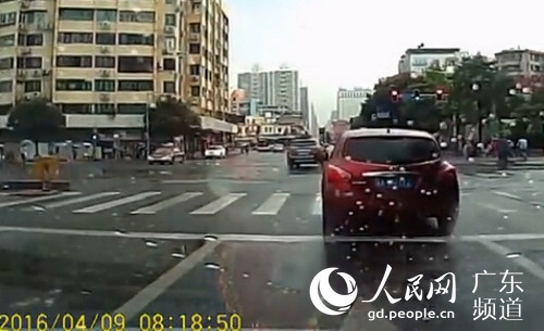 网传 疯狂司机 视频一分钟多宗违法 广州涉事司
