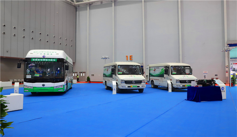博覽會展出了充滿科技感的氫燃料電池城市客車。 關鴻基 攝