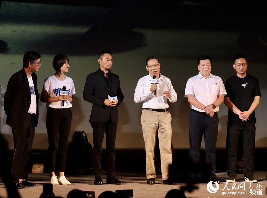 7月9日，电影《中国医生》在广州中山纪念堂举行首映礼，钟南山畅谈观影感受。人民网 陈文夏摄