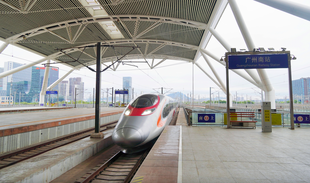 1月15日，第一趟由香港西九龍駛往廣州地區的港鐵動感號抵達廣州南站。王雅蝶 攝