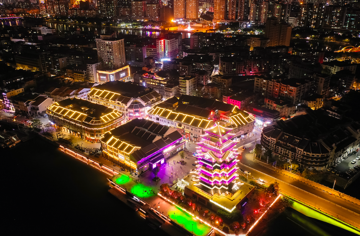 華燈初上，廣東省惠州市惠城區水東街夜色迷人。馮雪輝 攝
