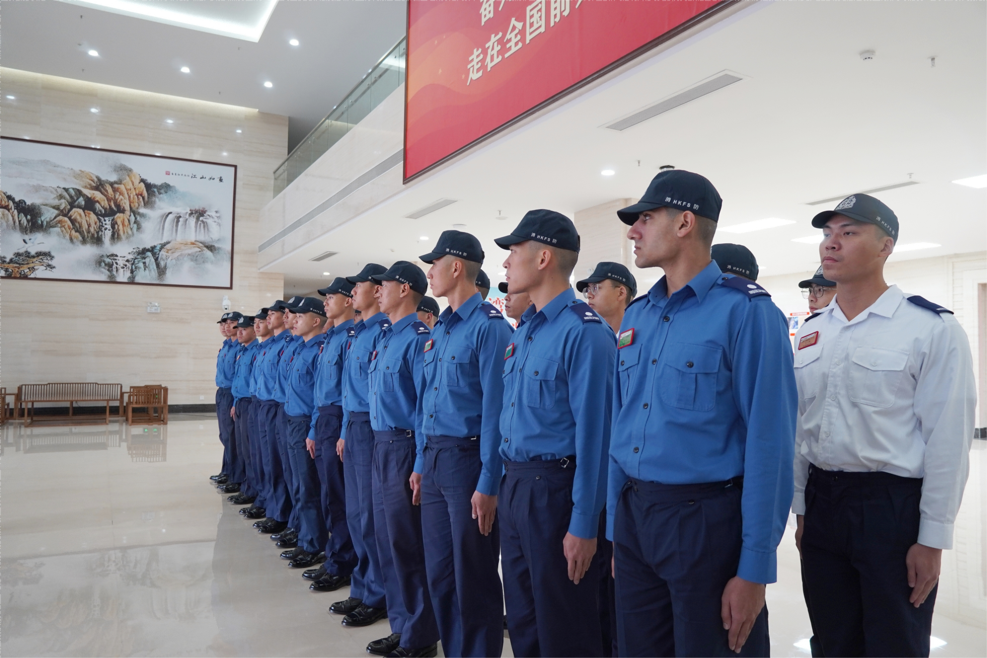 香港消防處消防及救護學院學員以昂揚奮發的姿態迎接研習。王雅蝶 攝