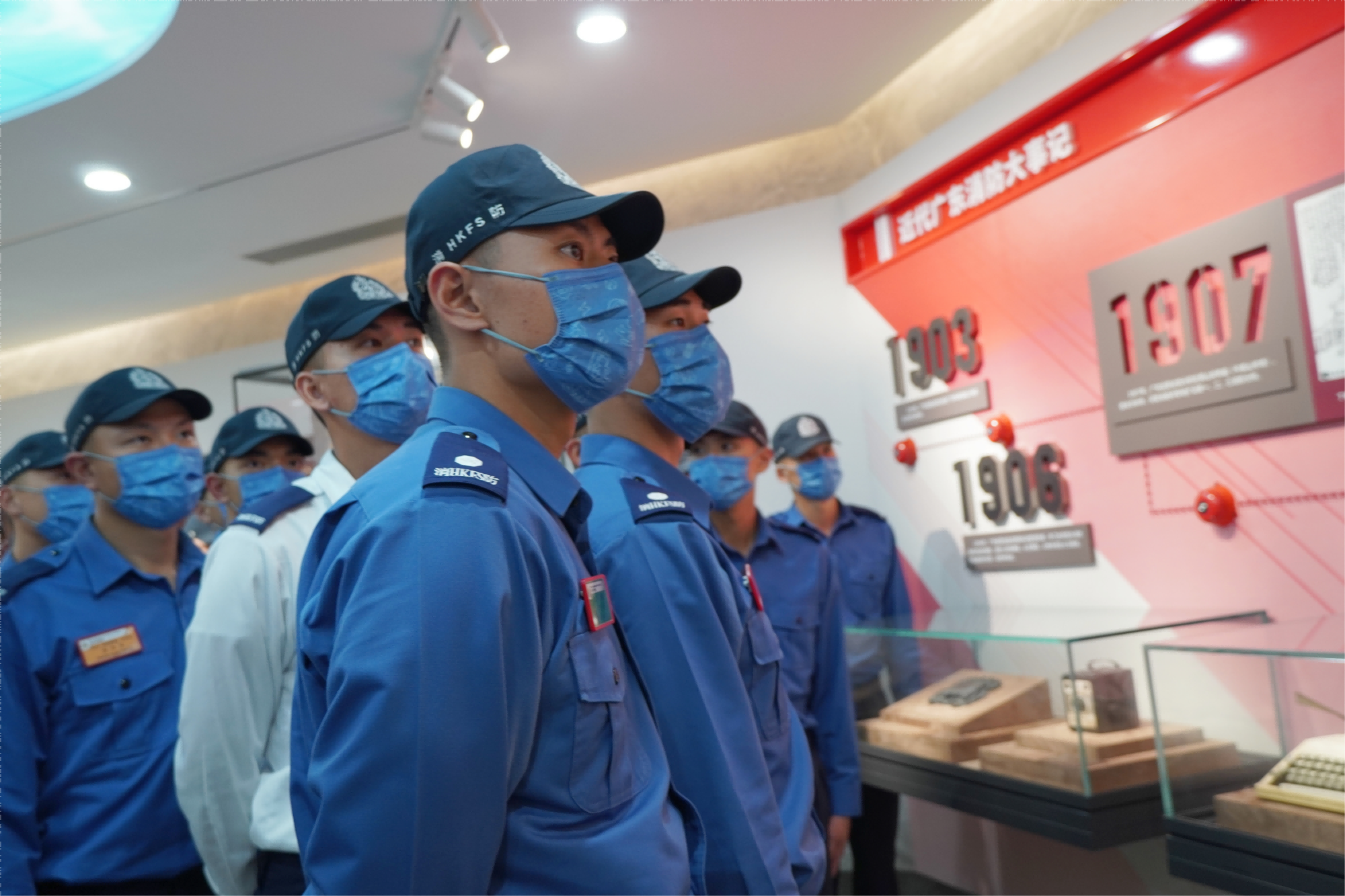 香港消防處消防及救護學院學員參觀廣東省消防救援總隊隊史館，感悟消防精神。王雅蝶 攝