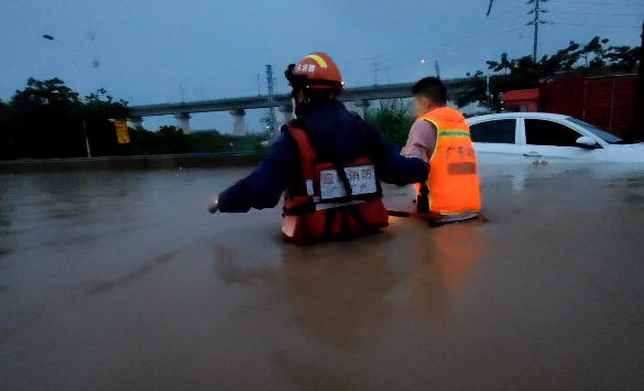 Guangzhou Braces for Heavy Rain and Potential Disasters: Safety Tips and Latest Updates