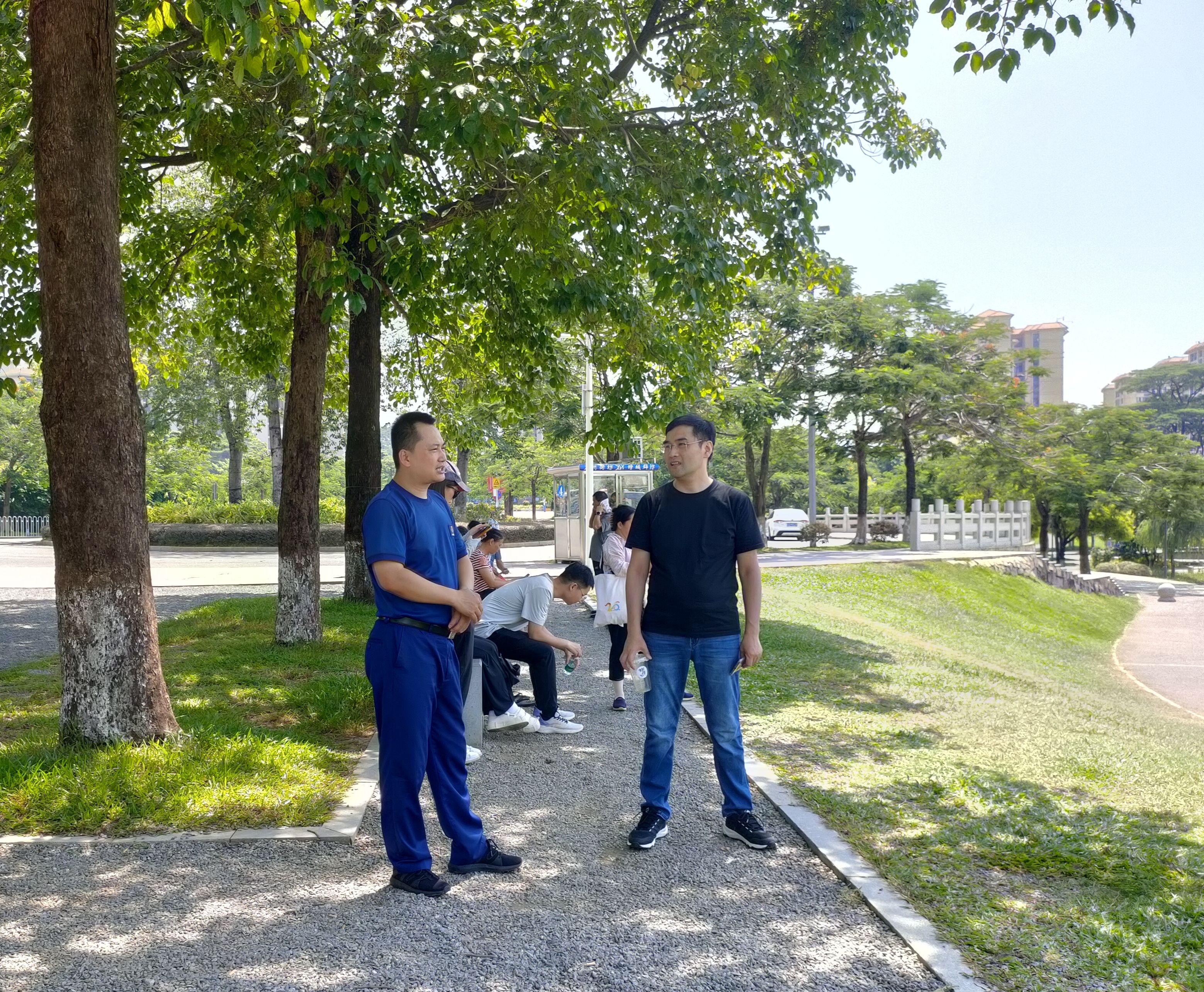 双方在广州市增城区荔湖公园进行交流。人民网 王雅蝶摄
