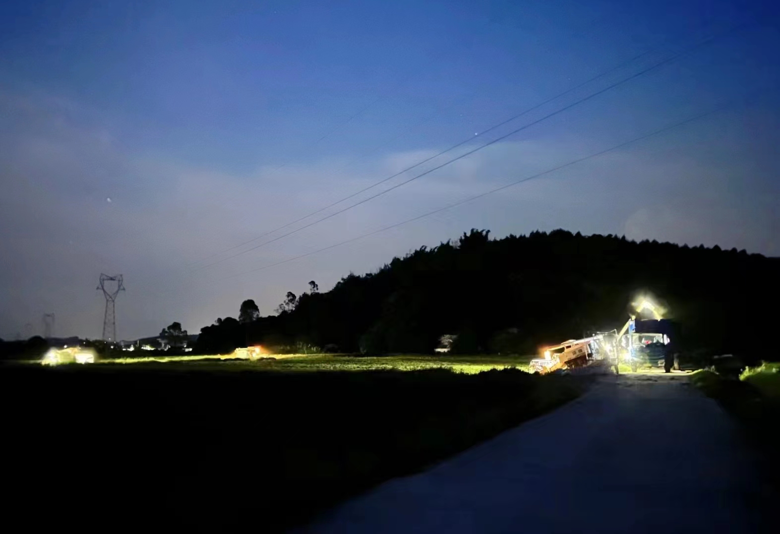 據了解，台風登陸期間，恩平市農技推廣中心的烘干機將免費提供給農戶使用，確保糧食安全儲存。恩平市委宣傳部供圖