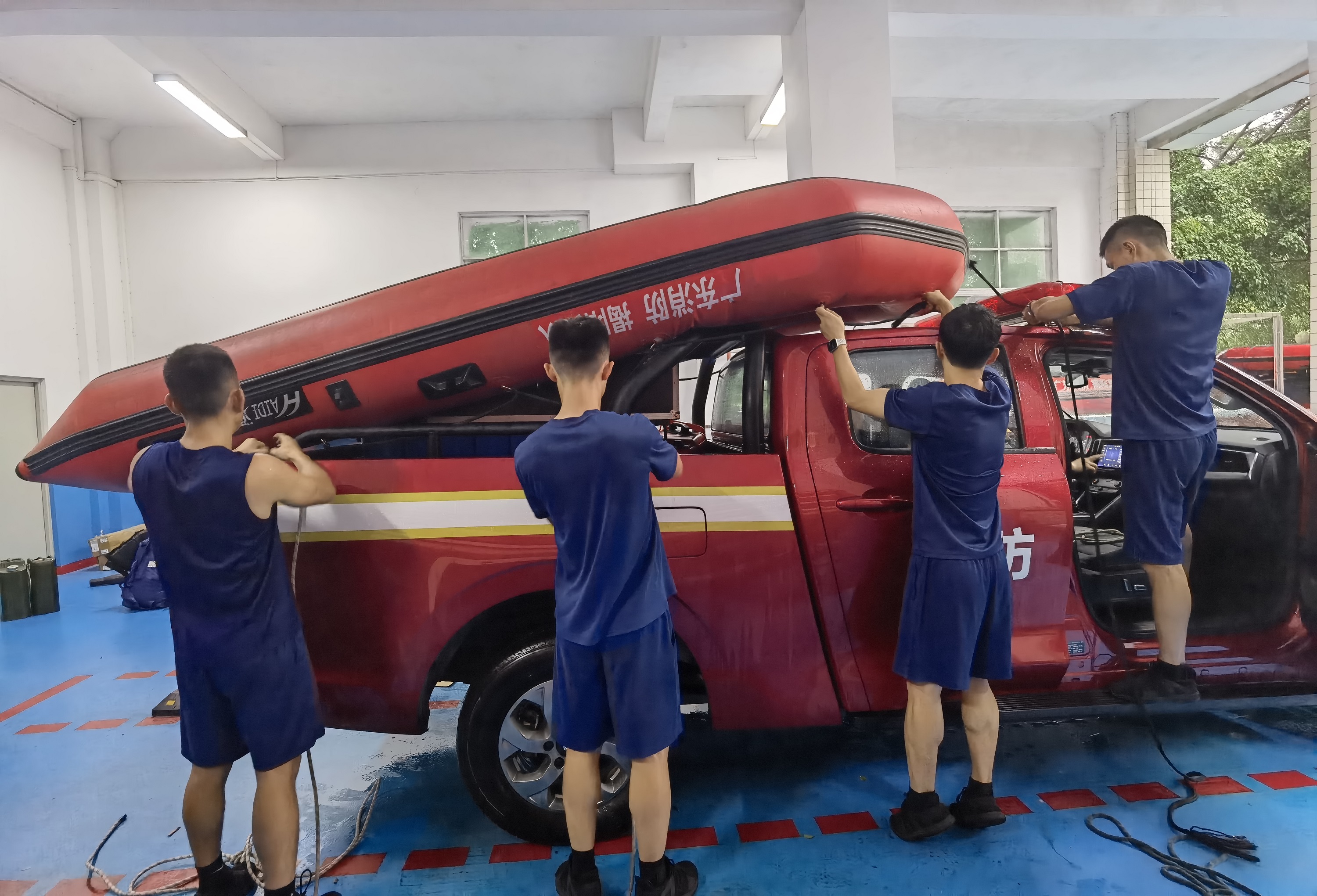 揭阳消防保持高度应急状态，严阵以待做好防汛救灾工作。揭阳市消防救援支队供图
