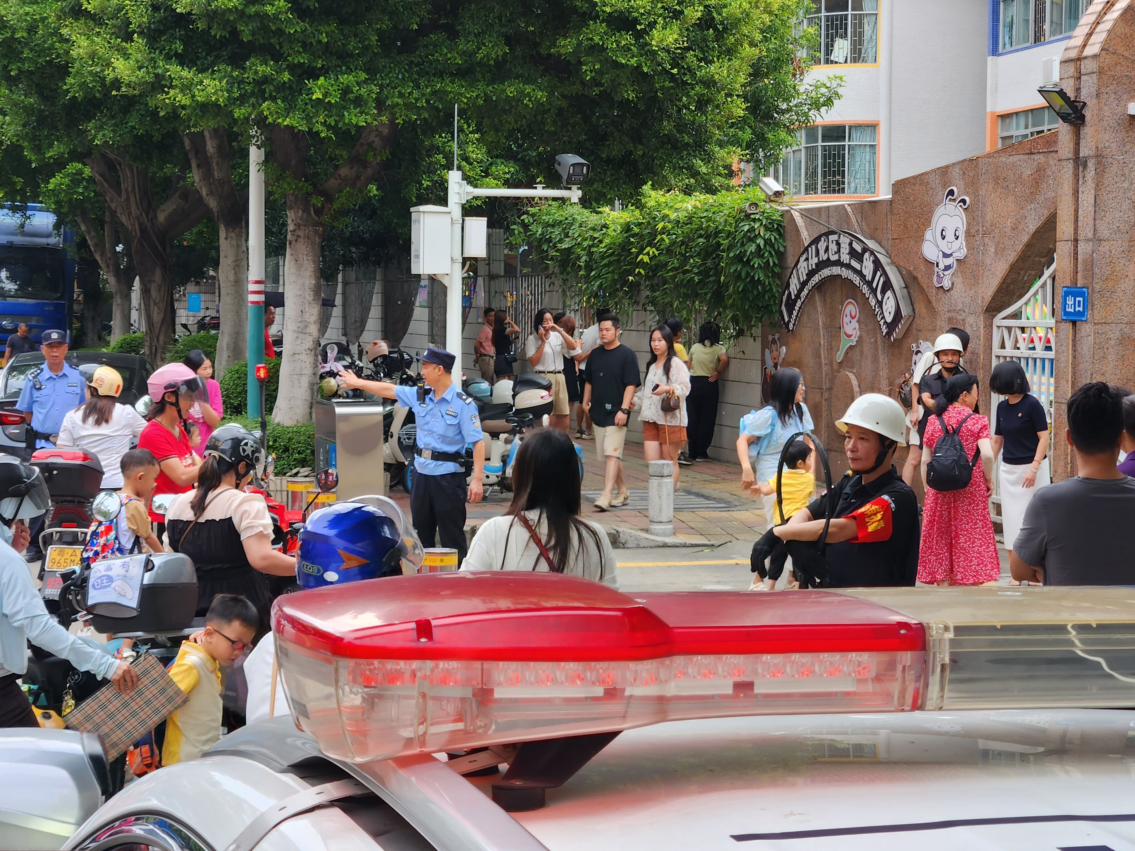 广州警方加强校园周边巡逻防控工作。广州市公安局供图