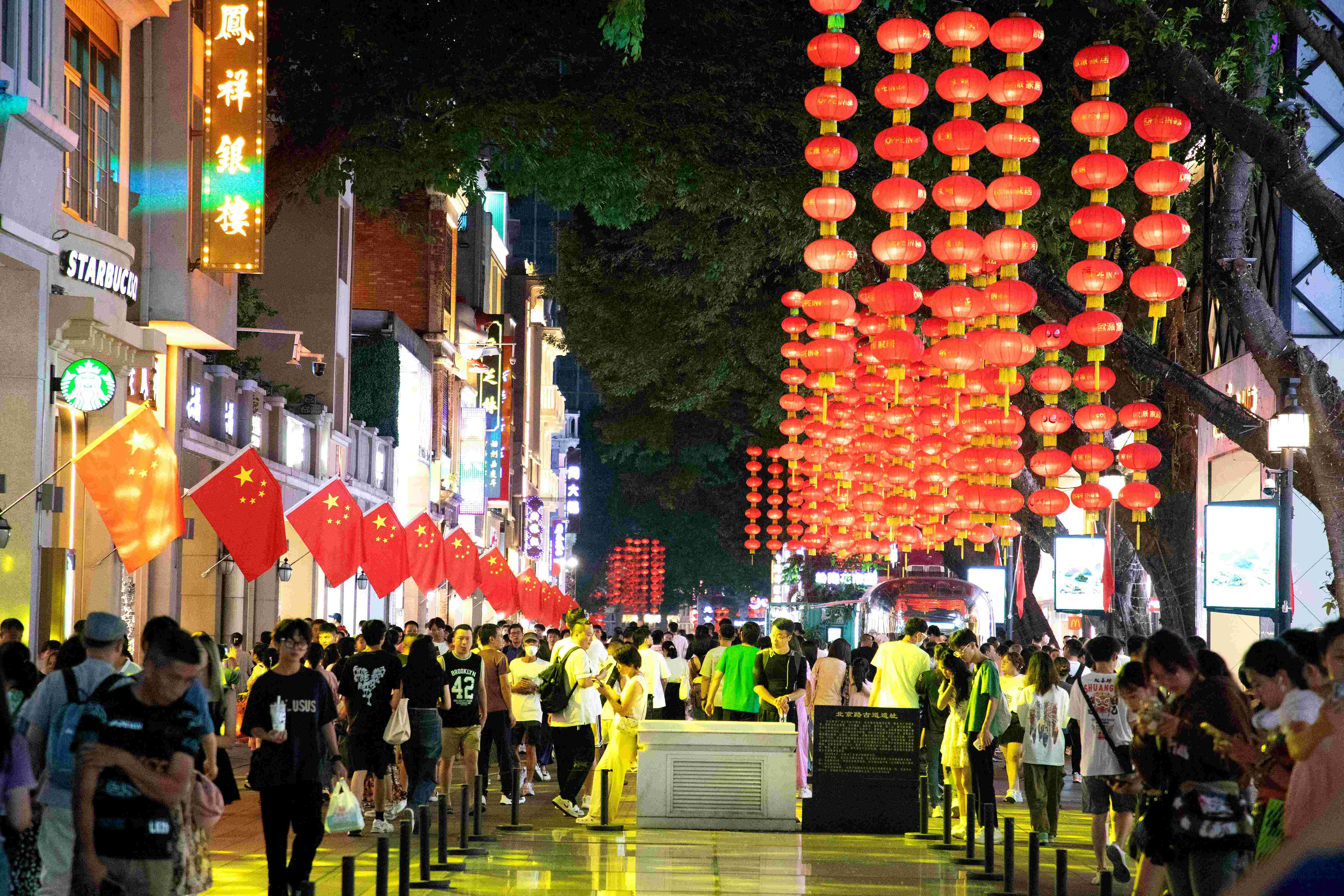 廣州市越秀區北京路步行街，集文化、娛樂、商業於一體。劉盈華攝