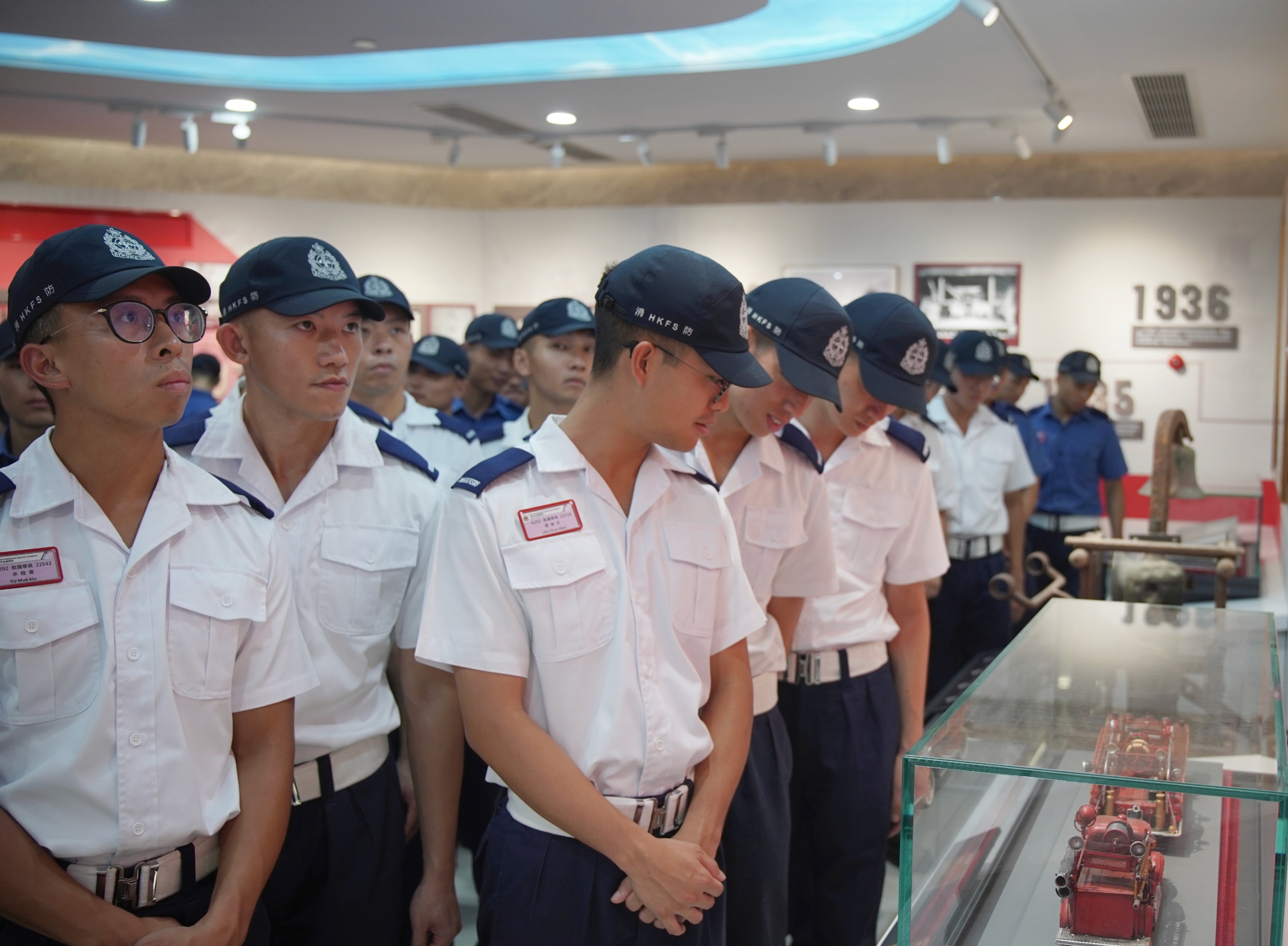 香港消防處消防及救護學院學員走訪廣東省消防救援總隊隊史館。廣東省消防救援總隊供圖