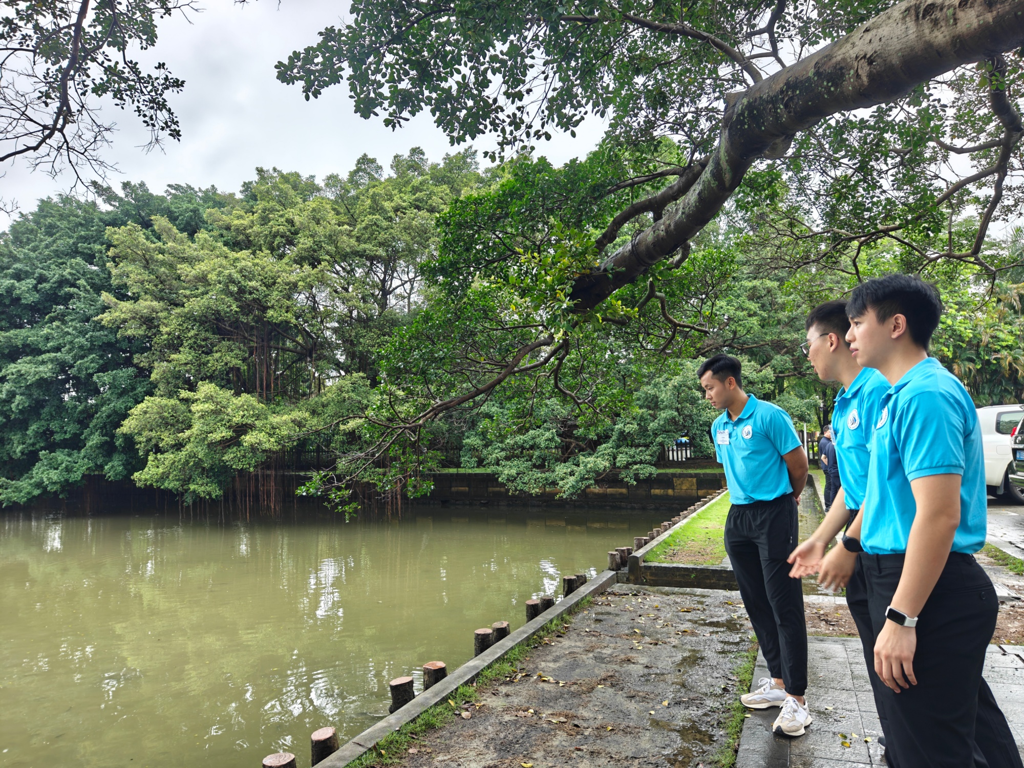 6月3日，粤港澳大湾区青少年在1839年销毁鸦片的销烟池边参观。人民网 王雅蝶摄