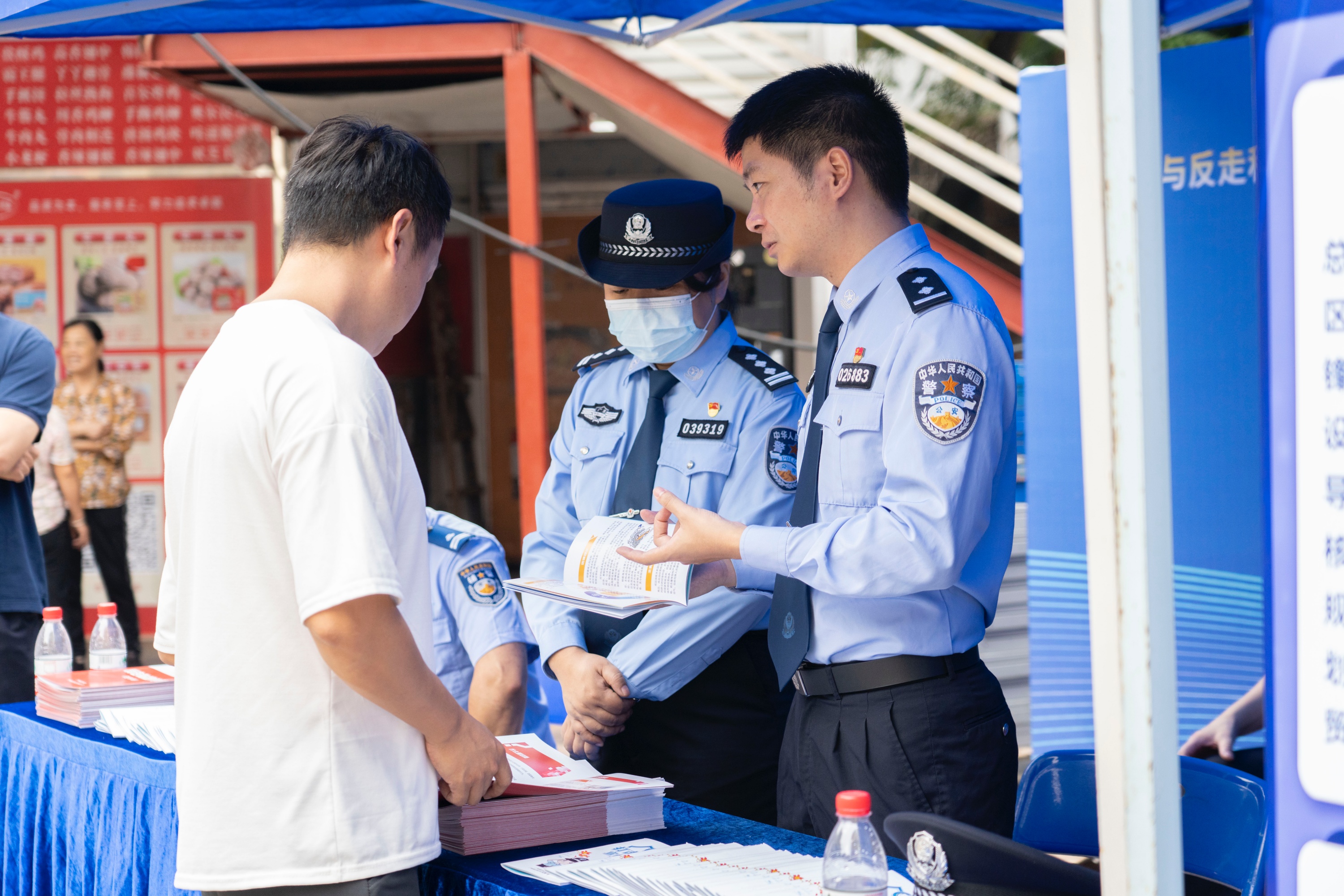 广东省反走私宣传月启动仪式暨广州市“五进五建”反走私宣传活动现场。广东省公安厅供图