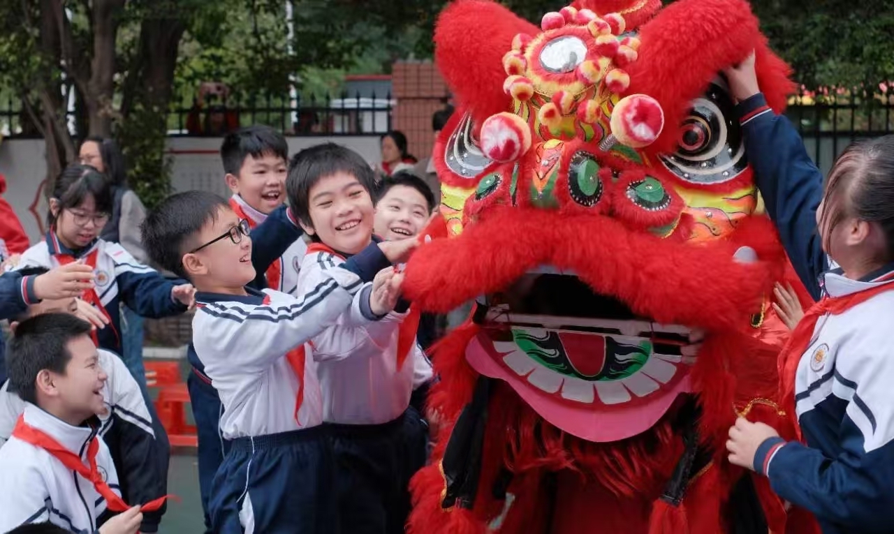 广州市海珠区大元帅府小学以醒狮舞动文化之魂。广州市海珠区大元帅府小学供图