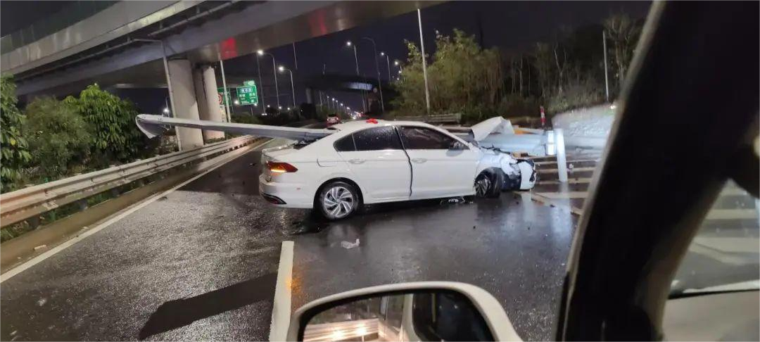 當事人小王發生車禍的現場