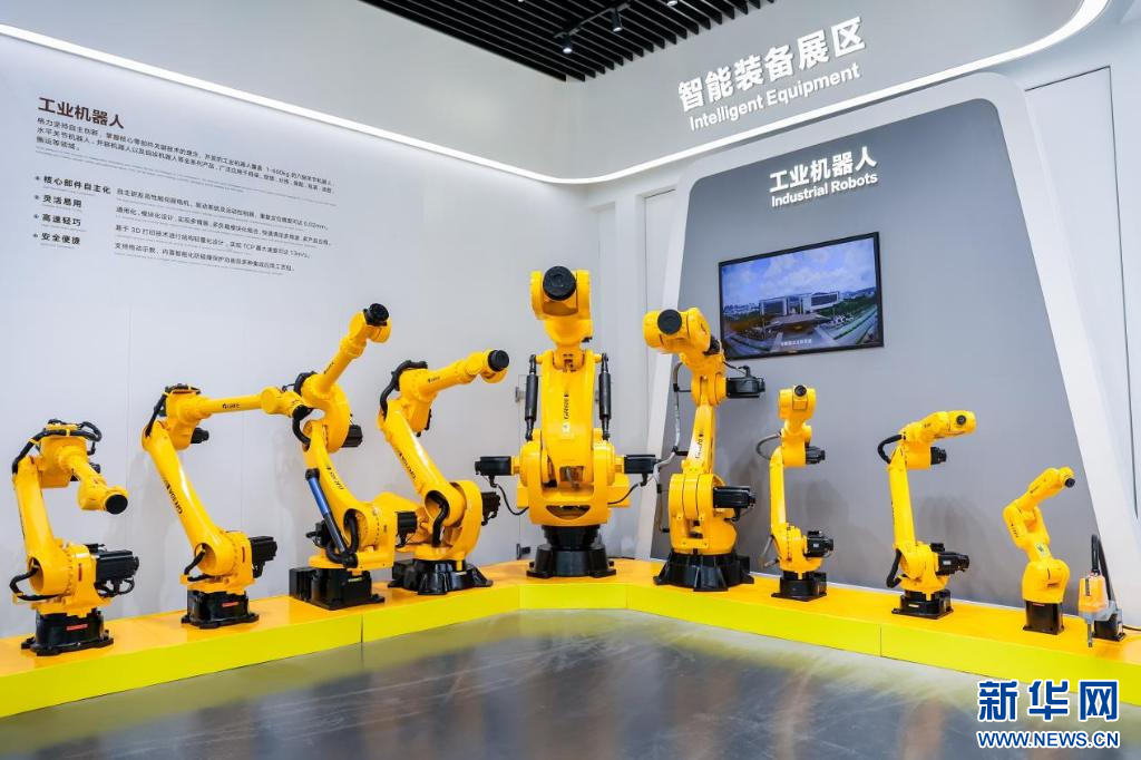 格力电器总部展厅里的工业机器人。新华网发 陈禹锟 摄