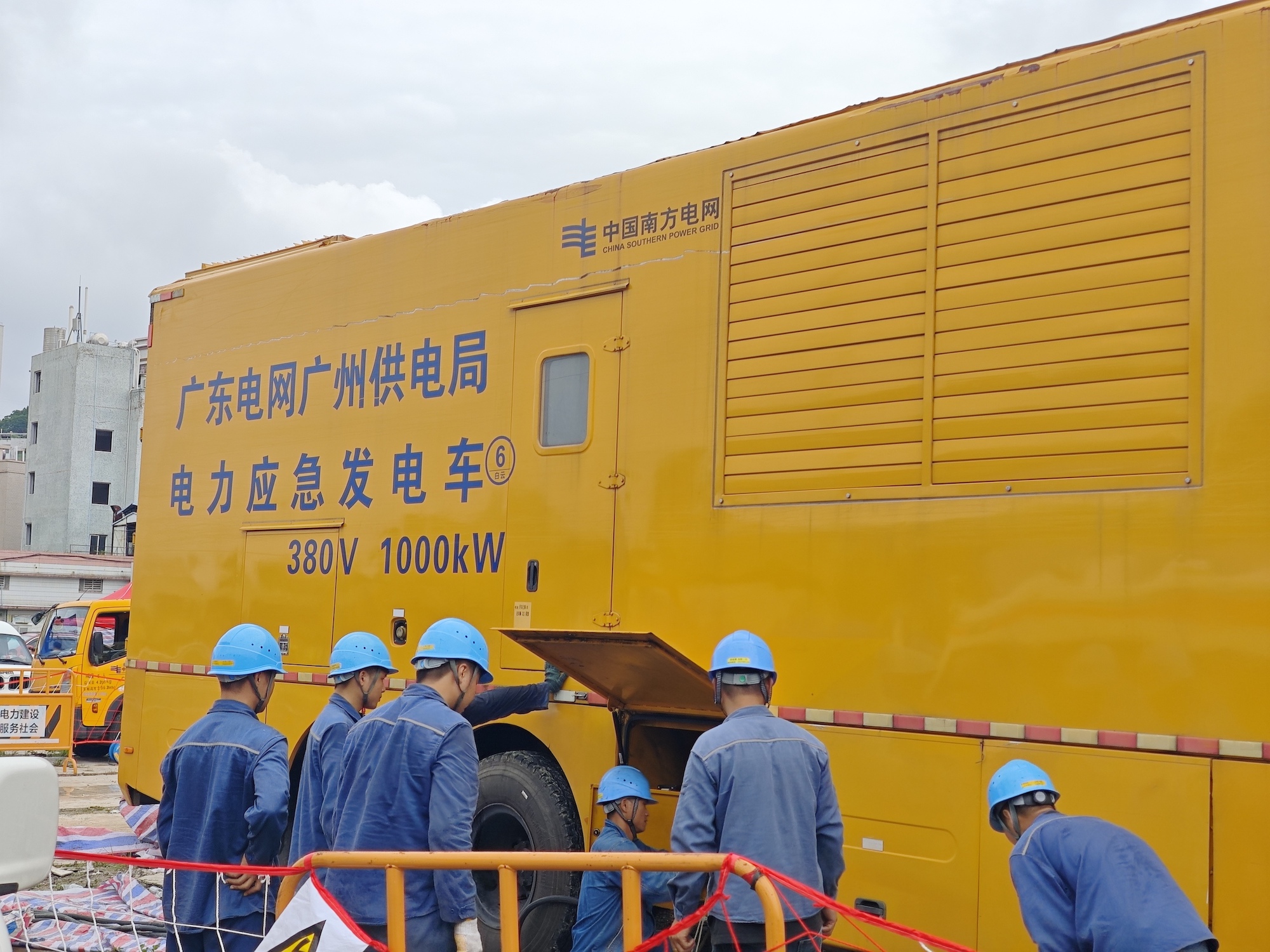 8月6日,广州白云山体滑坡救援现场。实习生 陈星摄