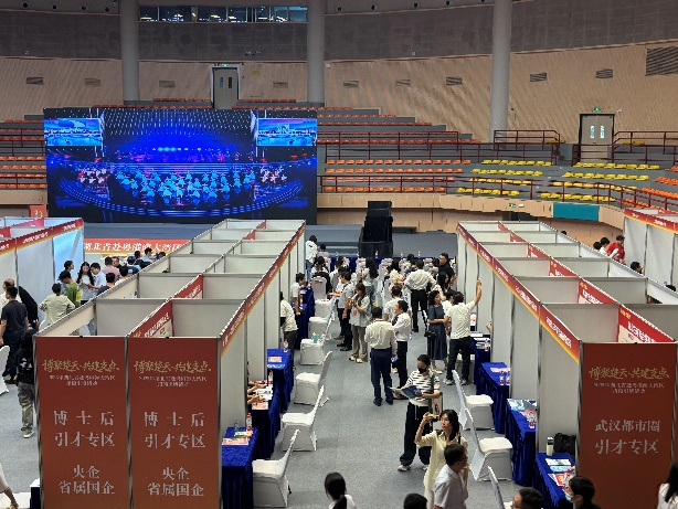 湖北省赴粵港澳大灣區招碩引博招聘活動在廣州舉辦。趙怡華攝
