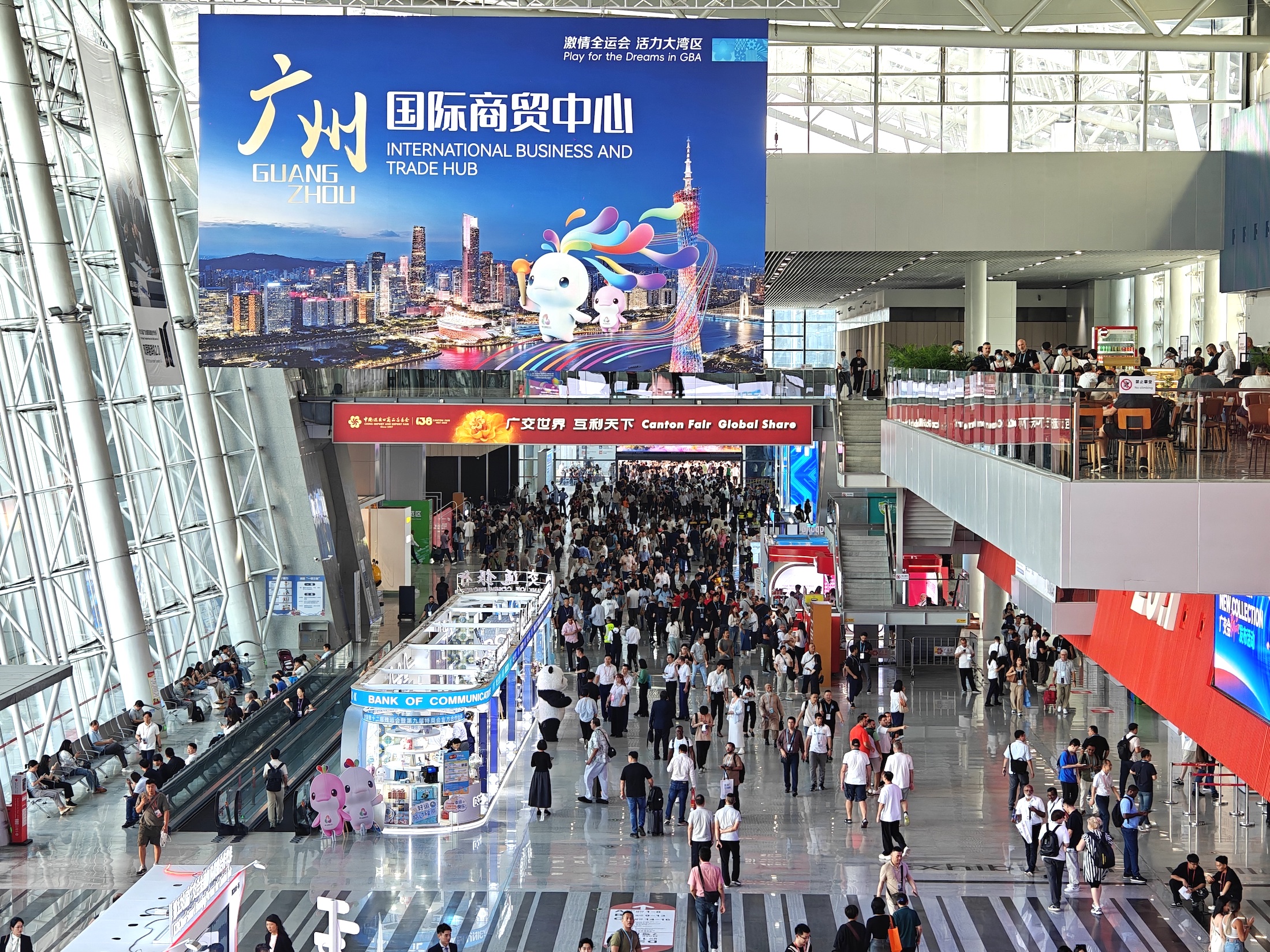 10月15日，第138届广交会在广州开幕，海内外客商云集，广交世界，互利天下。人民网 王雅蝶摄