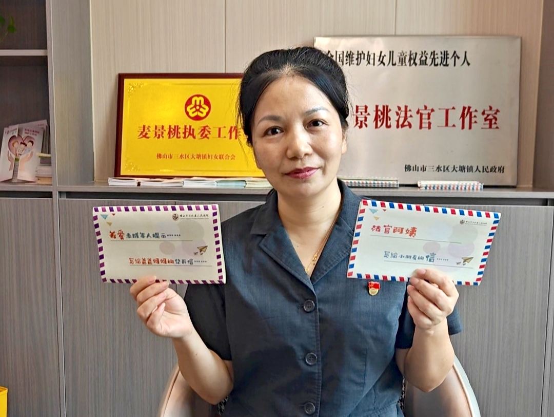 致力于维护妇女儿童权益的麦景桃法官。人民网记者 王雅蝶摄