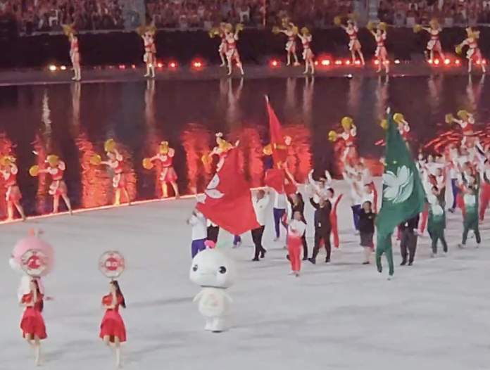 粤港澳代表团一起入场