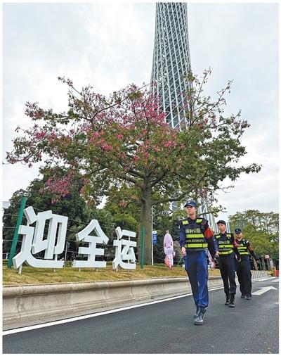 安保人员为十五运会提供服务。保利发展控股供图