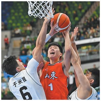 男籃22歲以下組別決賽現場。本報記者 王 亮攝