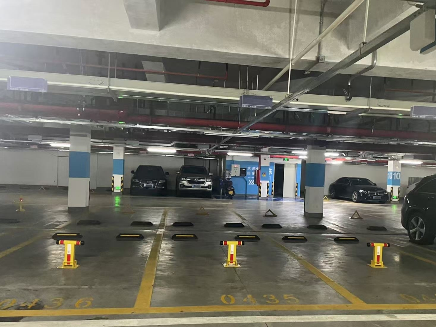 多位中山市网友反映越秀天樾湾小区多个未出售的车位被锁（资料图）。受访者供图