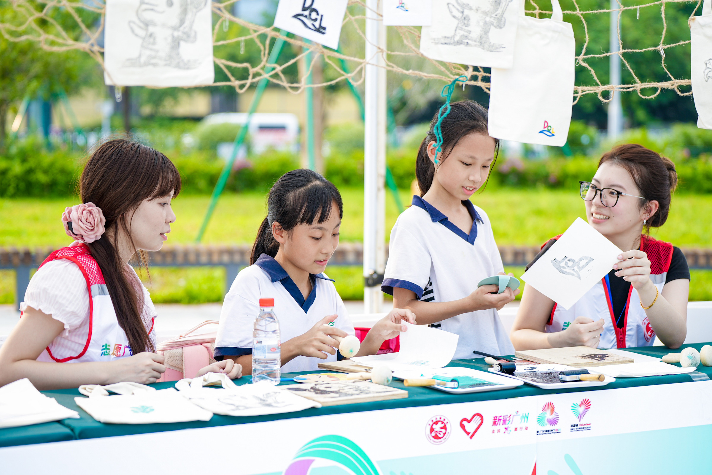 “志願全運 綠色廣州”新彩廣州全民志願行動在越秀區舉行。廣州市團委供圖