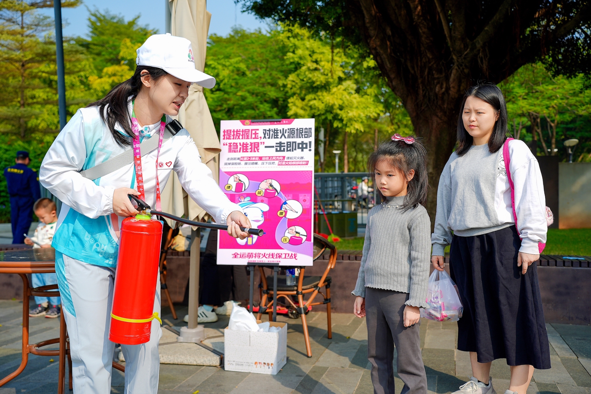 城市志願者們在城市志願服務共建站開展志願服務。廣州市團委供圖
