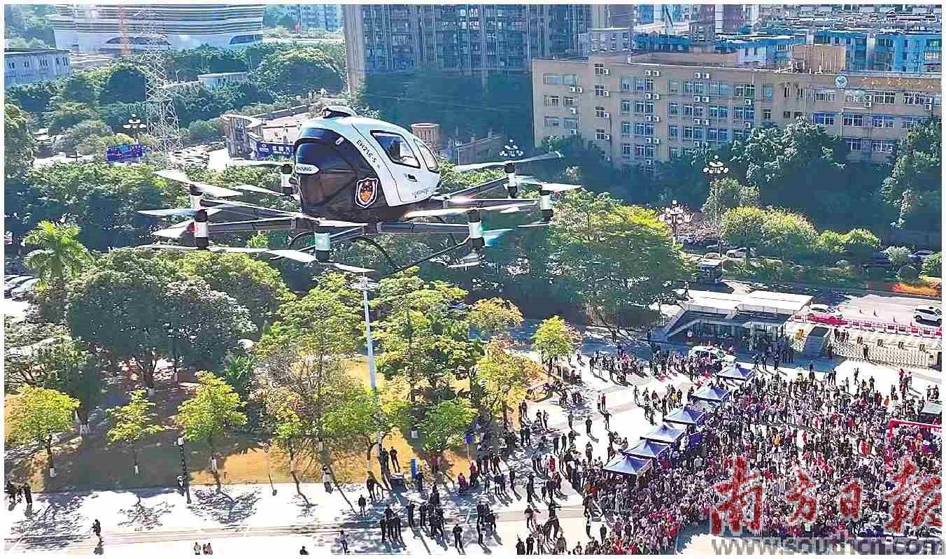 活動現場，警用載人無人機騰空而起。黃埔公安供圖