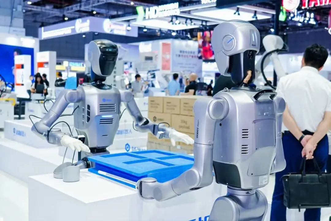 圖為越疆機器人在演示工作場景