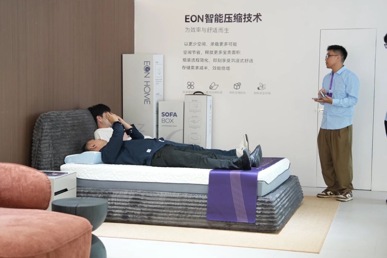 客商体验可压缩床垫。受访者供图