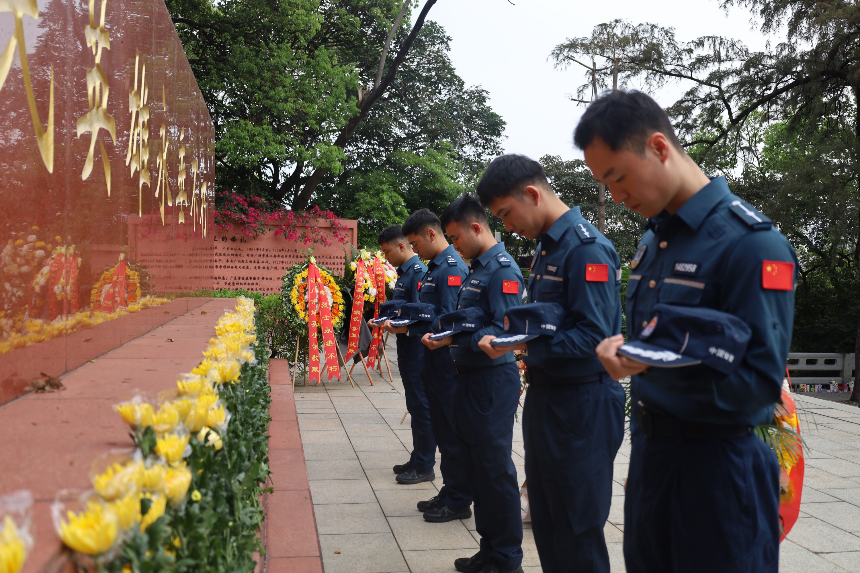 广东海警祭奠英烈主题活动现场。广东海警局供图