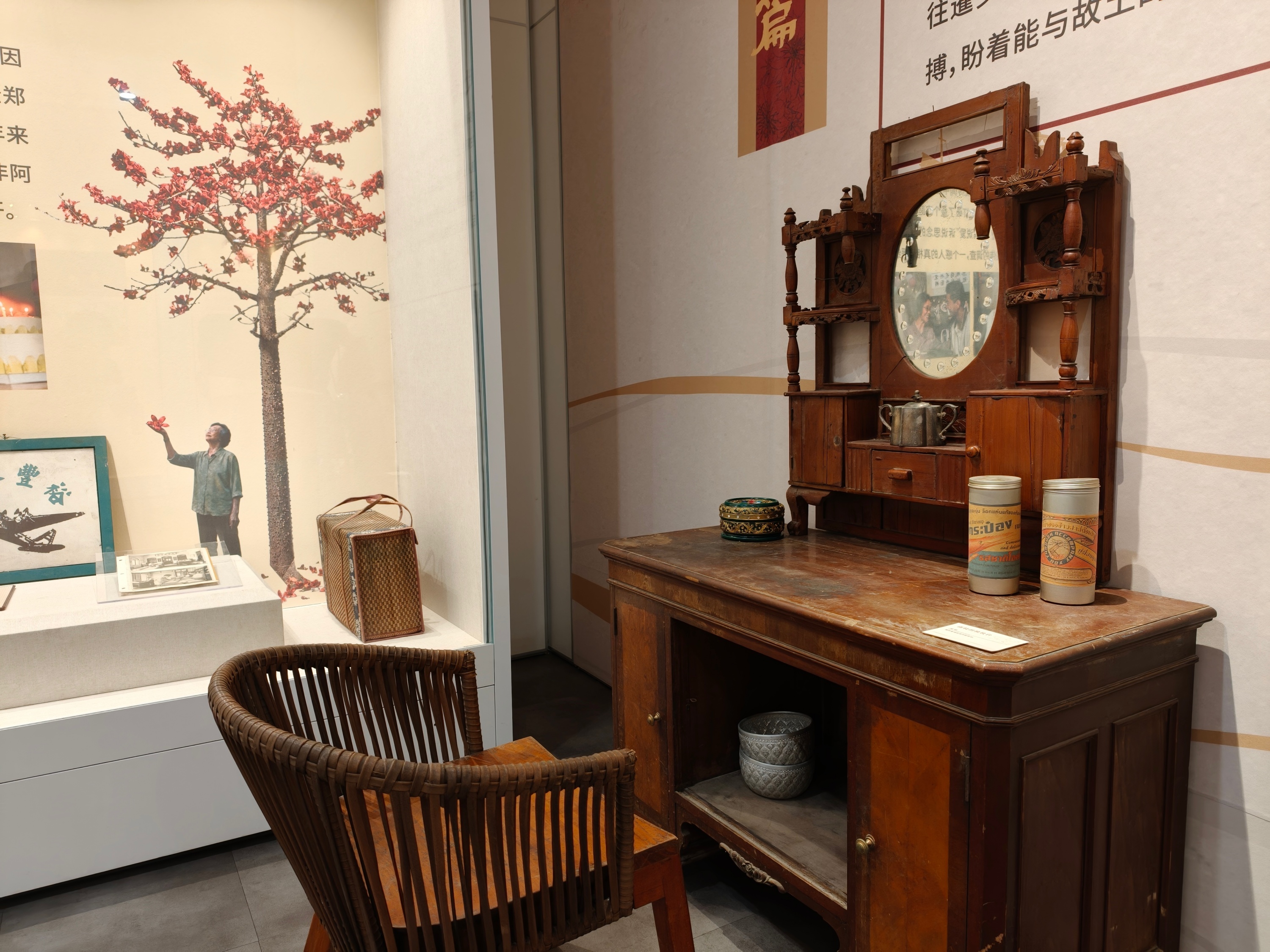 电影《给阿嬷的情书》中南枝的梳妆台。人民网记者 王雅蝶摄