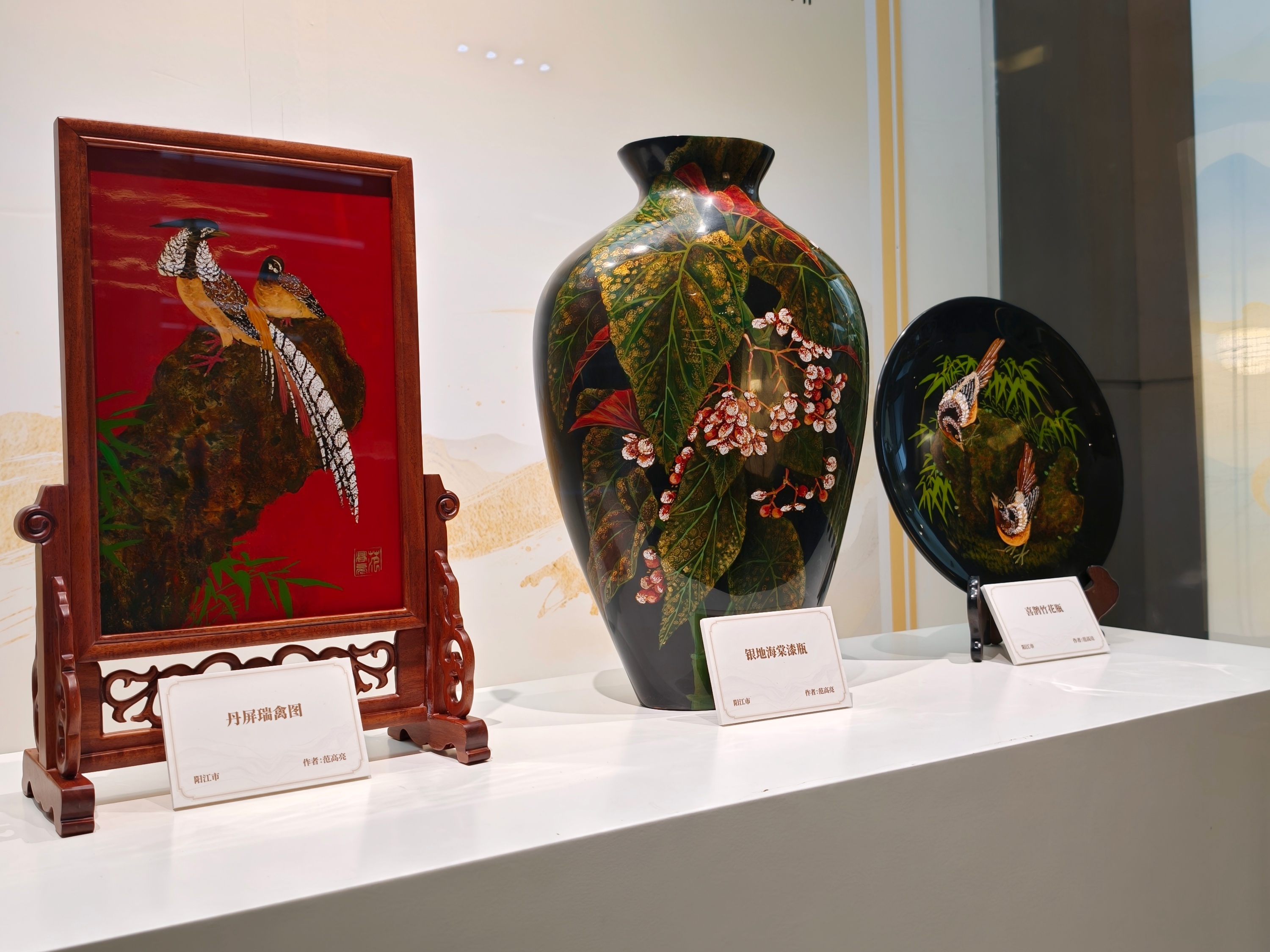 图为阳江漆器髹饰技艺展示，富有岭南海洋文化特色。人民网记者 王雅蝶摄