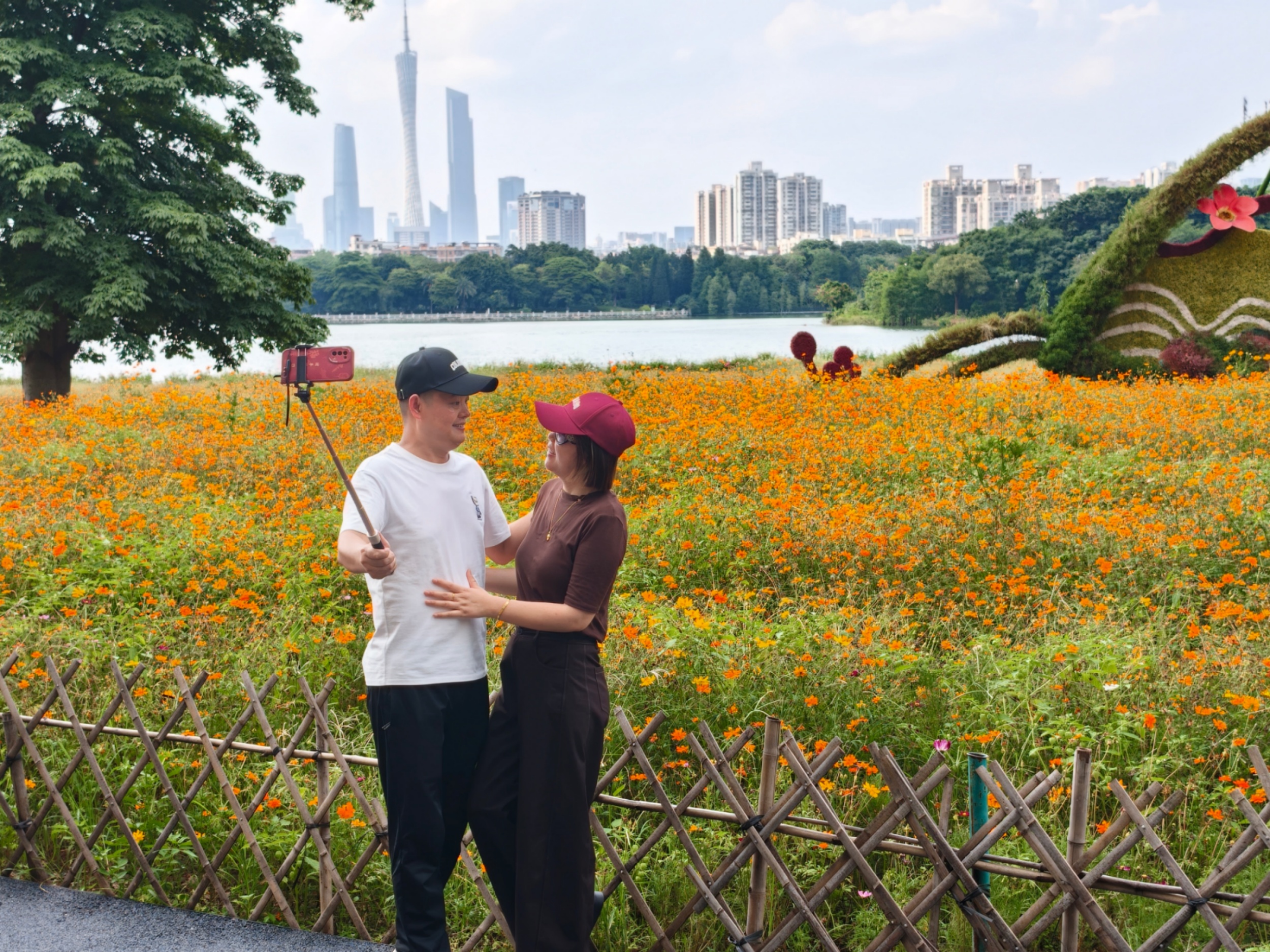 夏日正好，赴一场花海之约。人民网记者 王雅蝶摄