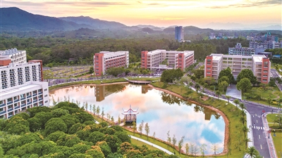 風景優美的校園一角。廣東海洋大學陽江校區供圖