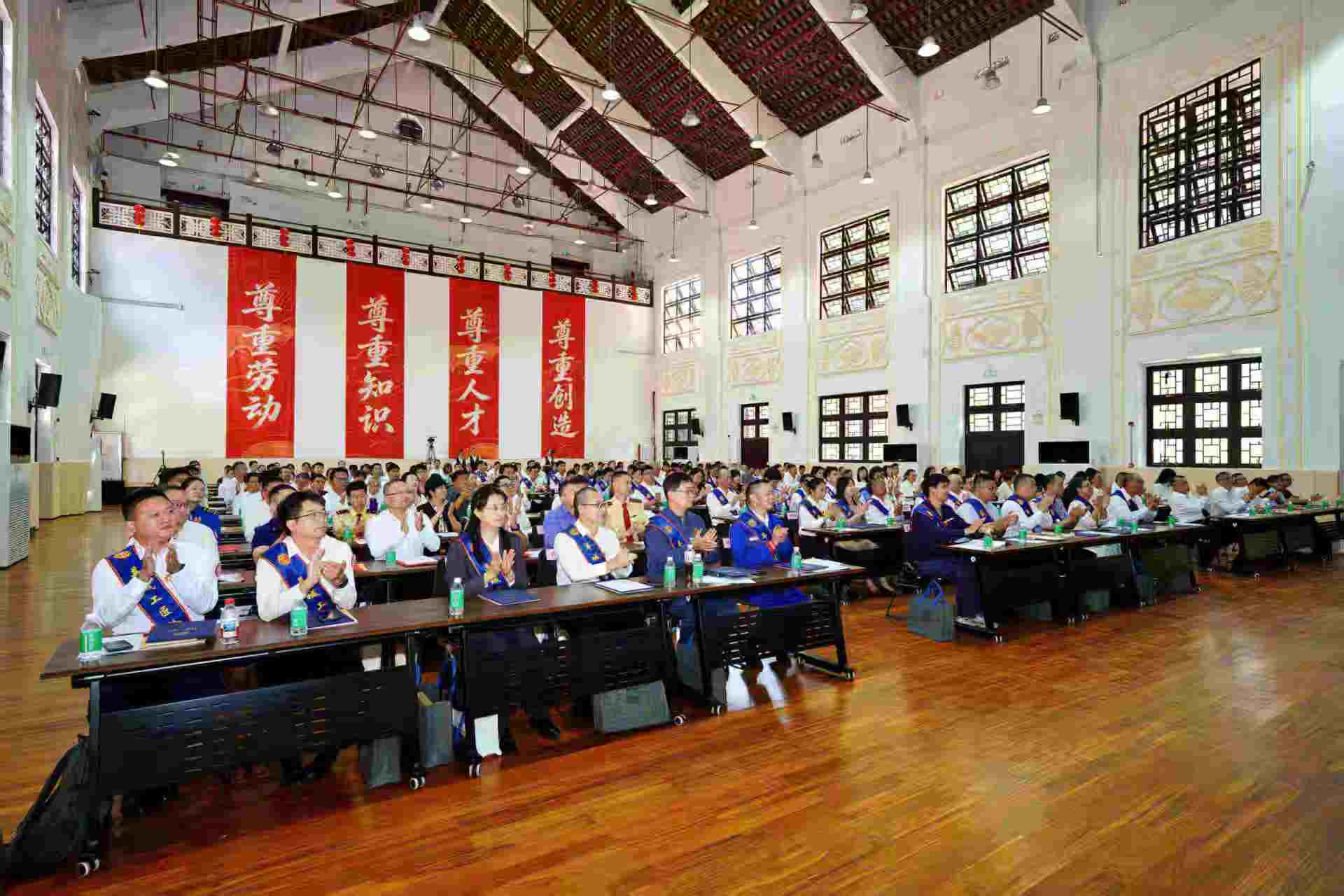 10月22日，广州首届劳模工匠本科班正式开学。图片来源：广州市总工会
