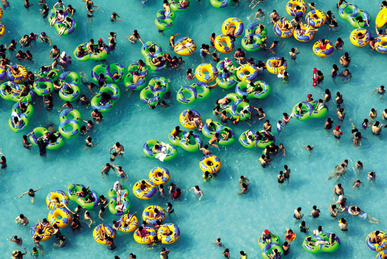 广州长隆水上乐园一天迎来游客2万多