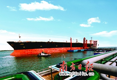 湛江港:成功奋进亿吨大港