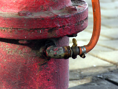 【组图】用水免费 看广州的多功能消防栓