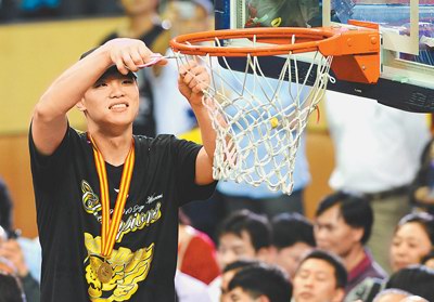 全国男篮职业联赛总决赛 广东击败新疆成就第