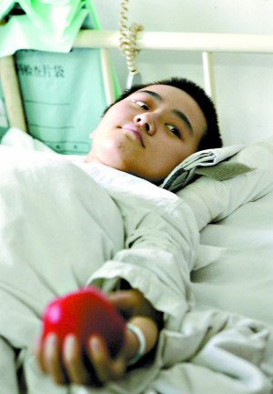 被抛下<em>11楼的</em>暨大<em>女生</em>奇迹康复--广东频道--人
